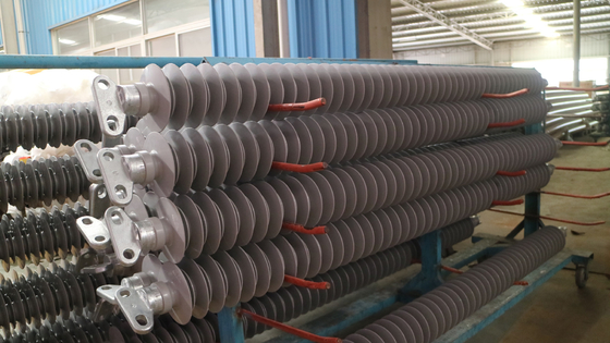 Potencia de frecuencia de punción de voltaje 100kV-1000kV aisladores de postes de la estación 5kg-200KGS caucho de silicona